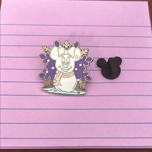 Disney White & Purple Minnie Snowman Pin